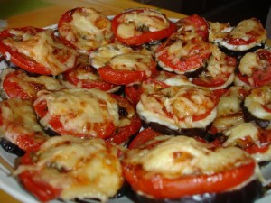 запеченные баклажаны с сыром и помидорами
