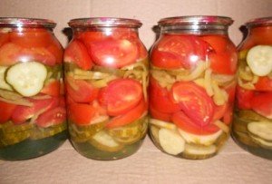 salat-iz-ogurcov-pomidorov-na-zimu